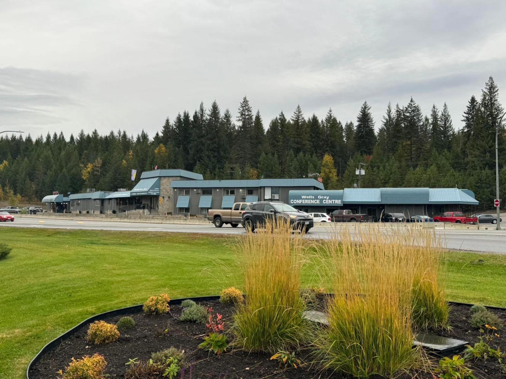 Wells Gray Inn Clearwater Exterior foto